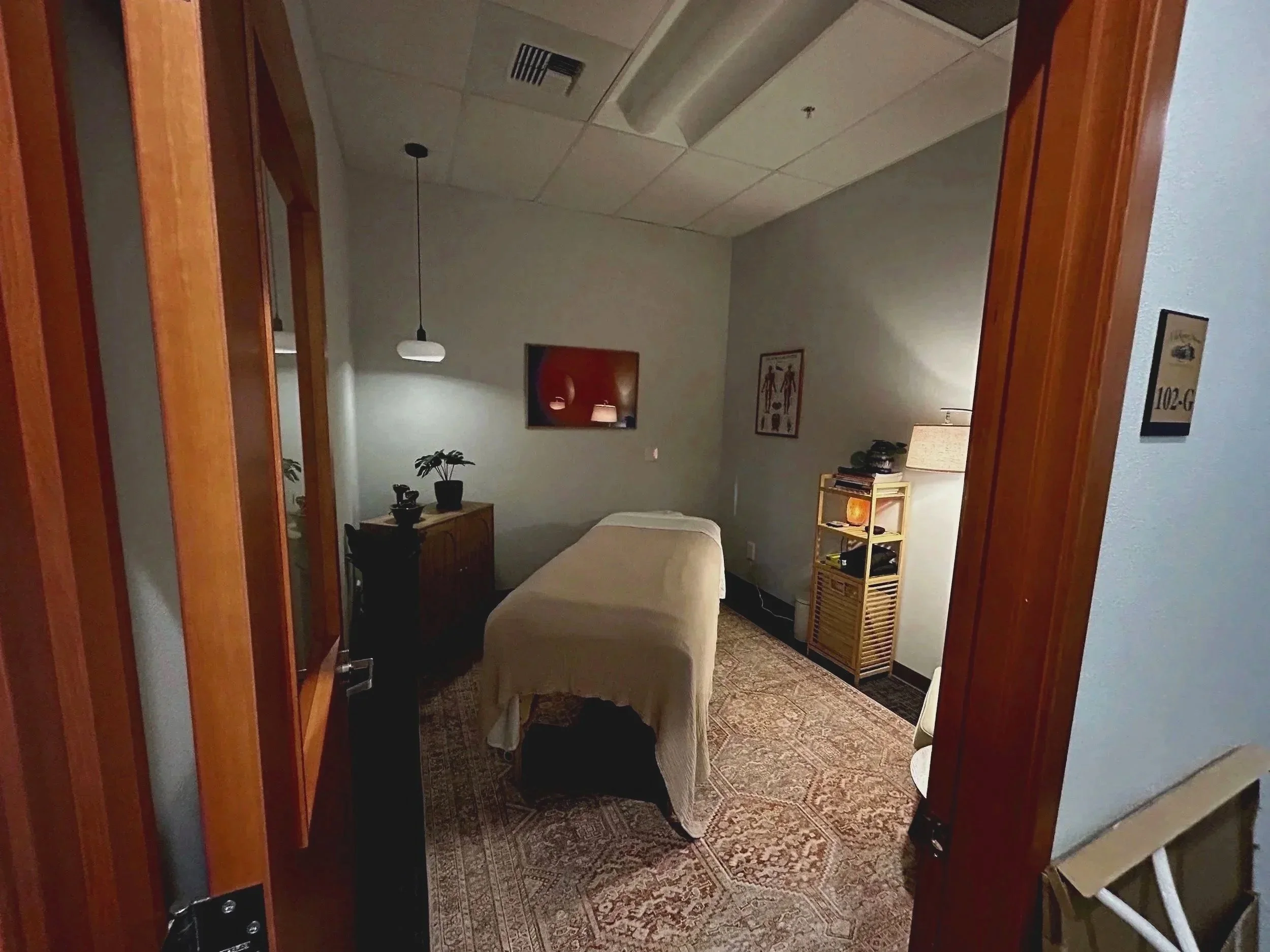 Massage therapy. Sports massage. Deep tissue massage. Trigger point massage. Intraoral massage. Relaxation. Myofascial massage.