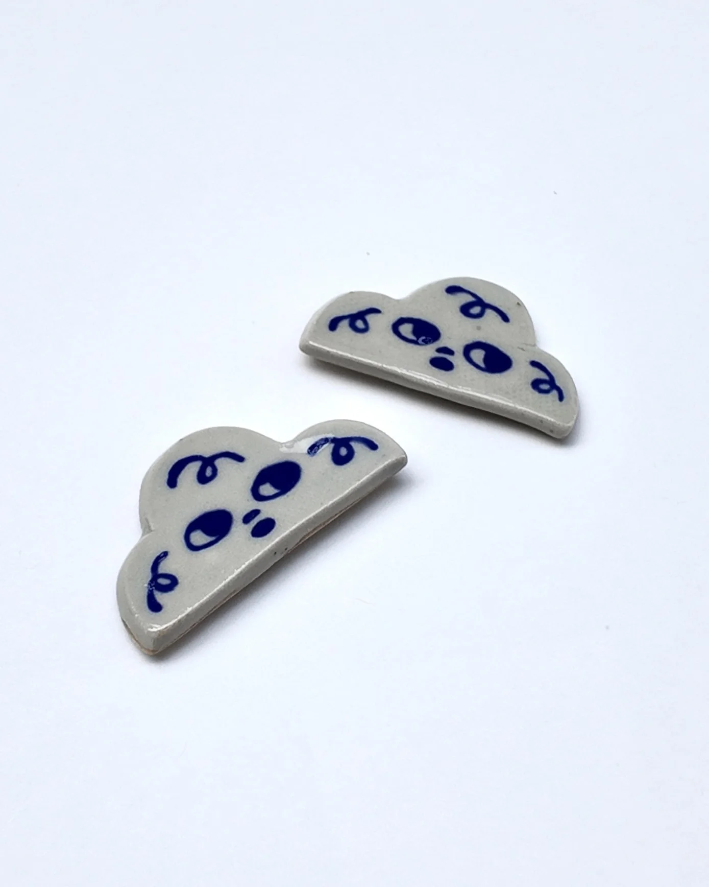 Side-Eye Cloud Magnets