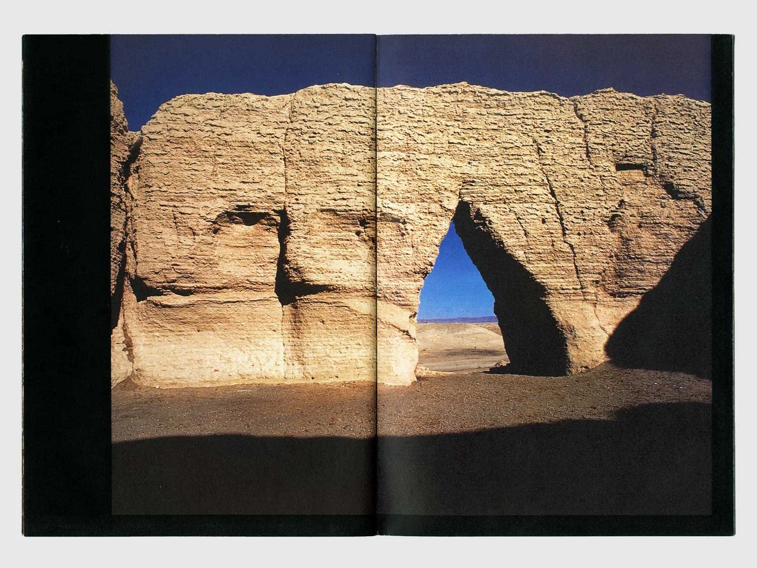 graphic04_mogao-booklet-spread-scan-09.jpg