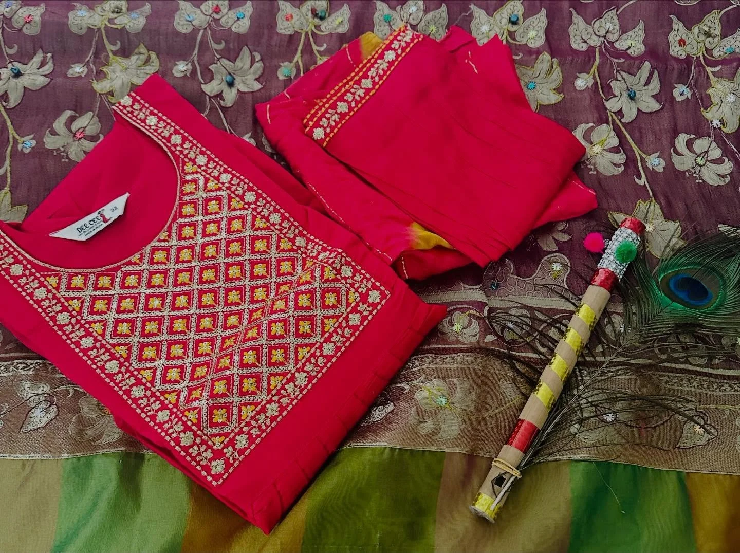 Grace in every stitch 💞 
Let your kid shine in this cute ethnic set 😍

#fashion #salvarsuits #trending #modernstyle #kidswear