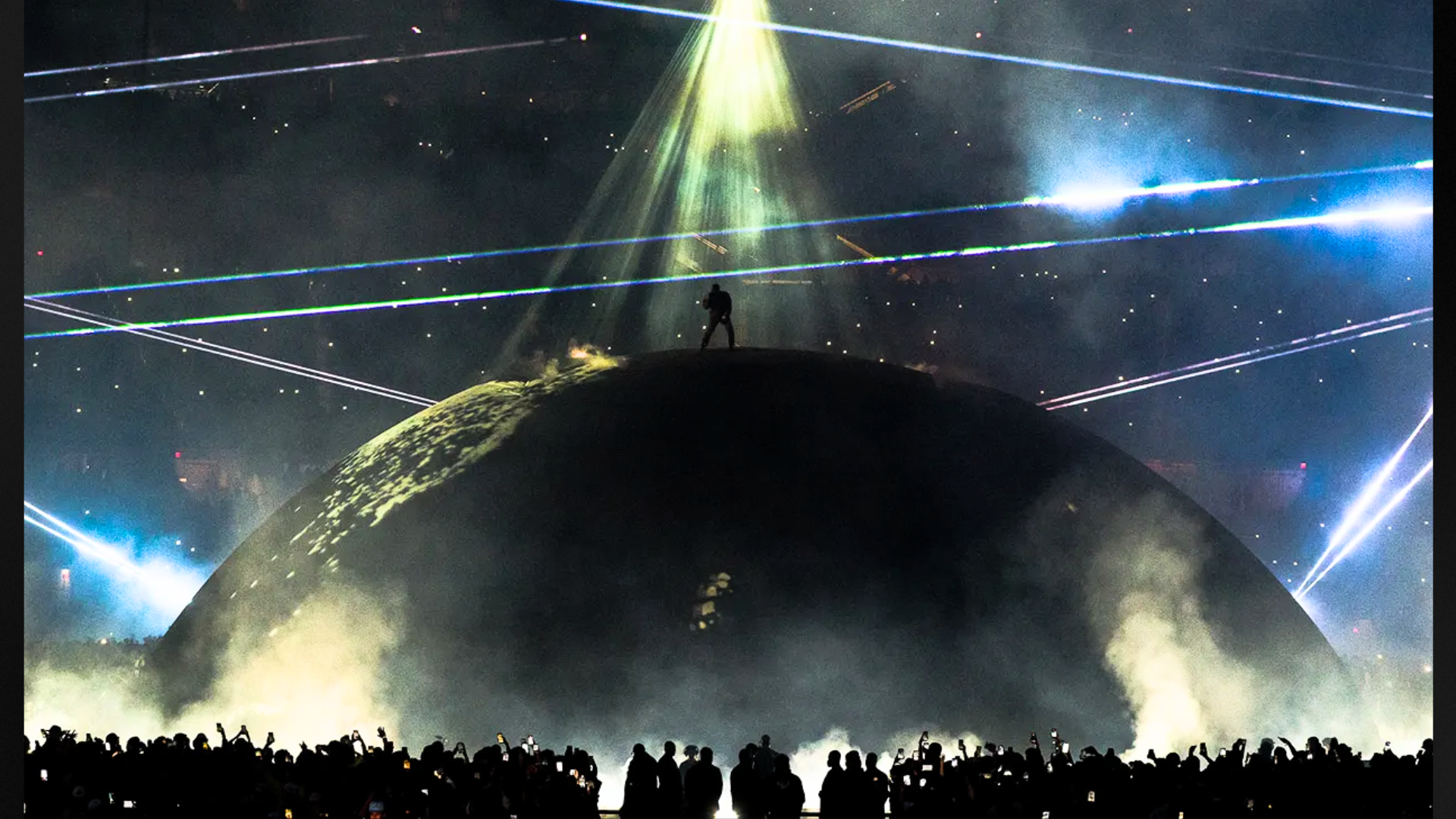 A Return to Greatness: Kanye West Reclaims the Spotlight at SoFi Stadium.