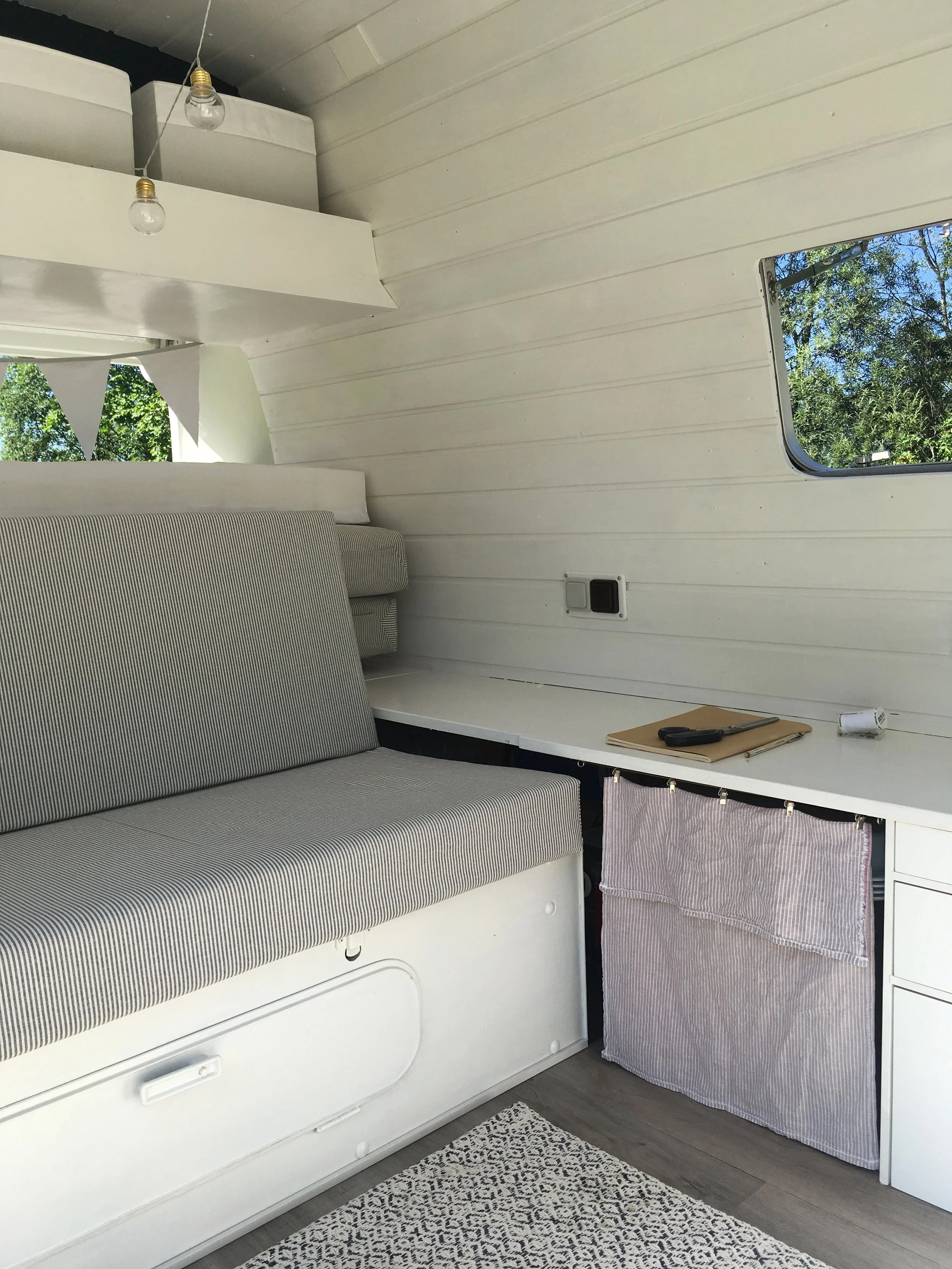 VW-Bus T2 zu verkaufen. Jahrgang 1979. Rund 107'000 km. Top Bewertung von TCS-Prüfstrecke. Frisch ab MFK Ende 2025.