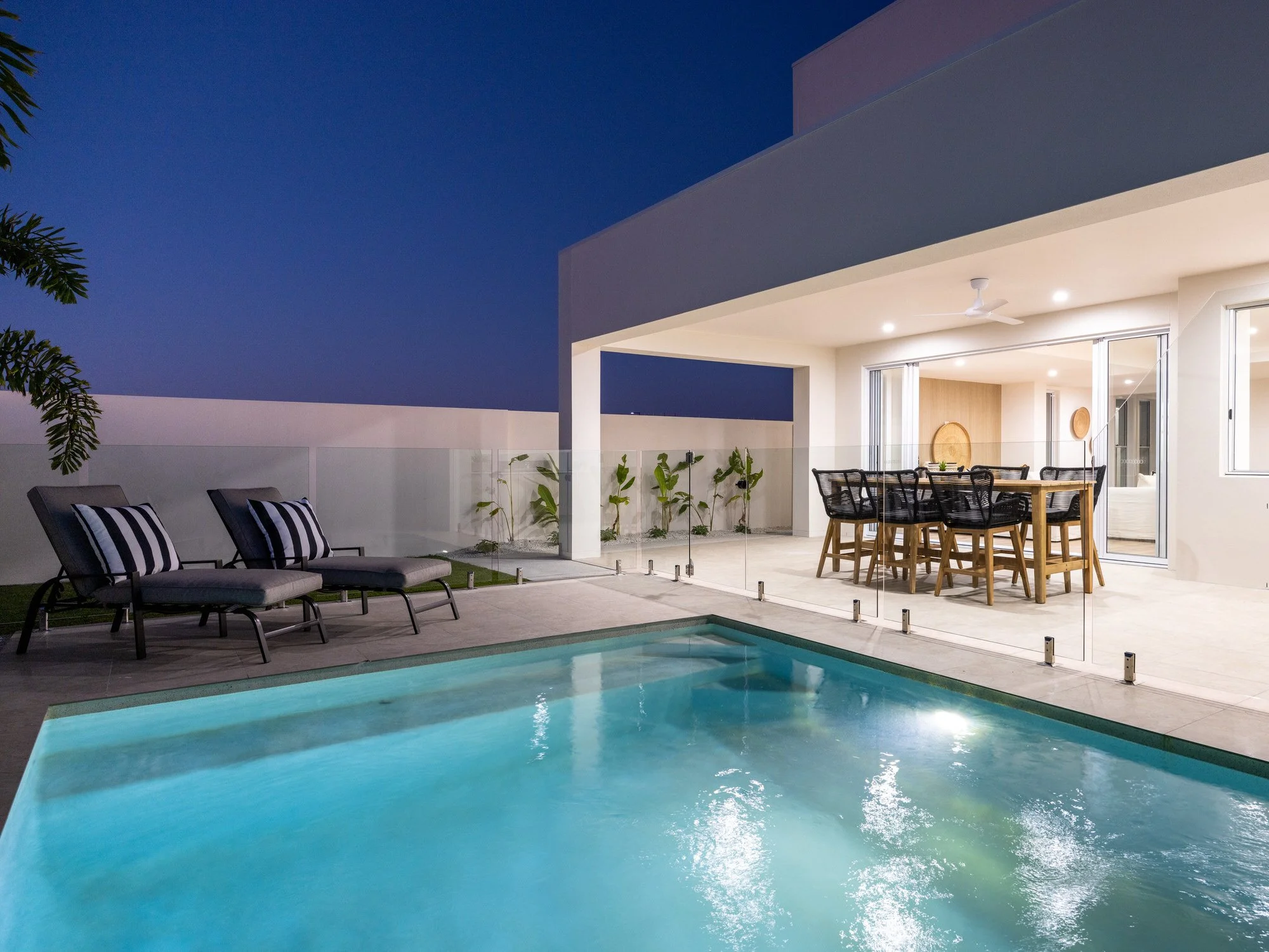oyster-image-house-twilight-pool-outdoor-dining-exterior-real-estate-photography.jpg
