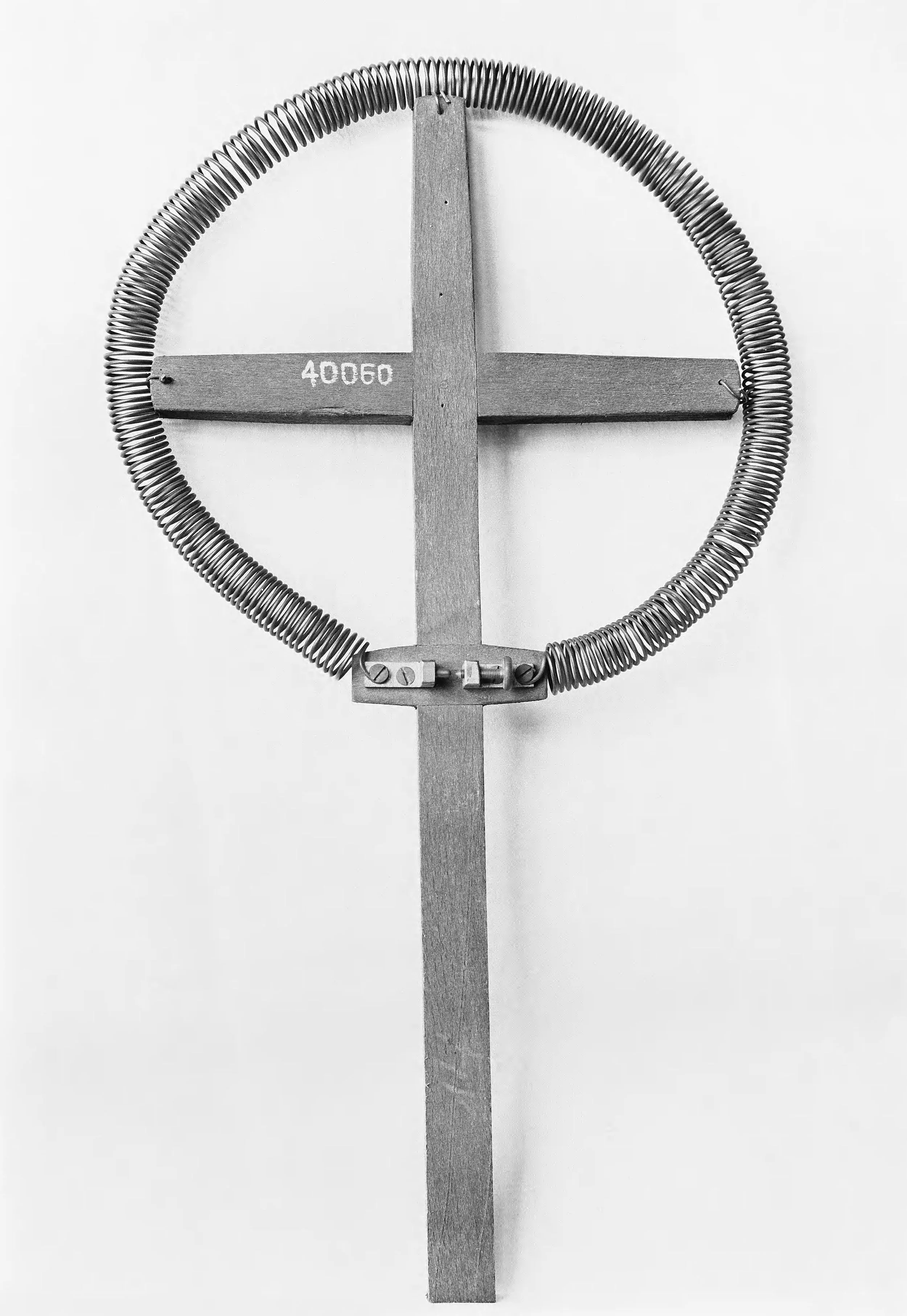 Photograph of an old resonator antenna used by Heinrich Hertz