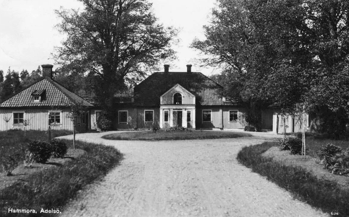 A black and white photo of a manor in Sweden called Hanmora