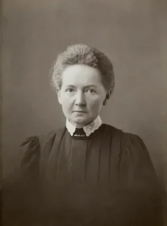 Black and white photograph of a woman artist called Anna Cassel