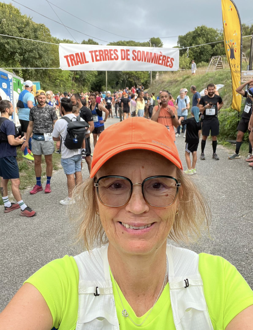Birgit Dumas au départ du Trail des Terres de Sommières sur l'épreuve des 13 kilomètres.