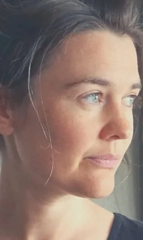 Κοντινό πλάνο του προσώπου μιας κυρίας