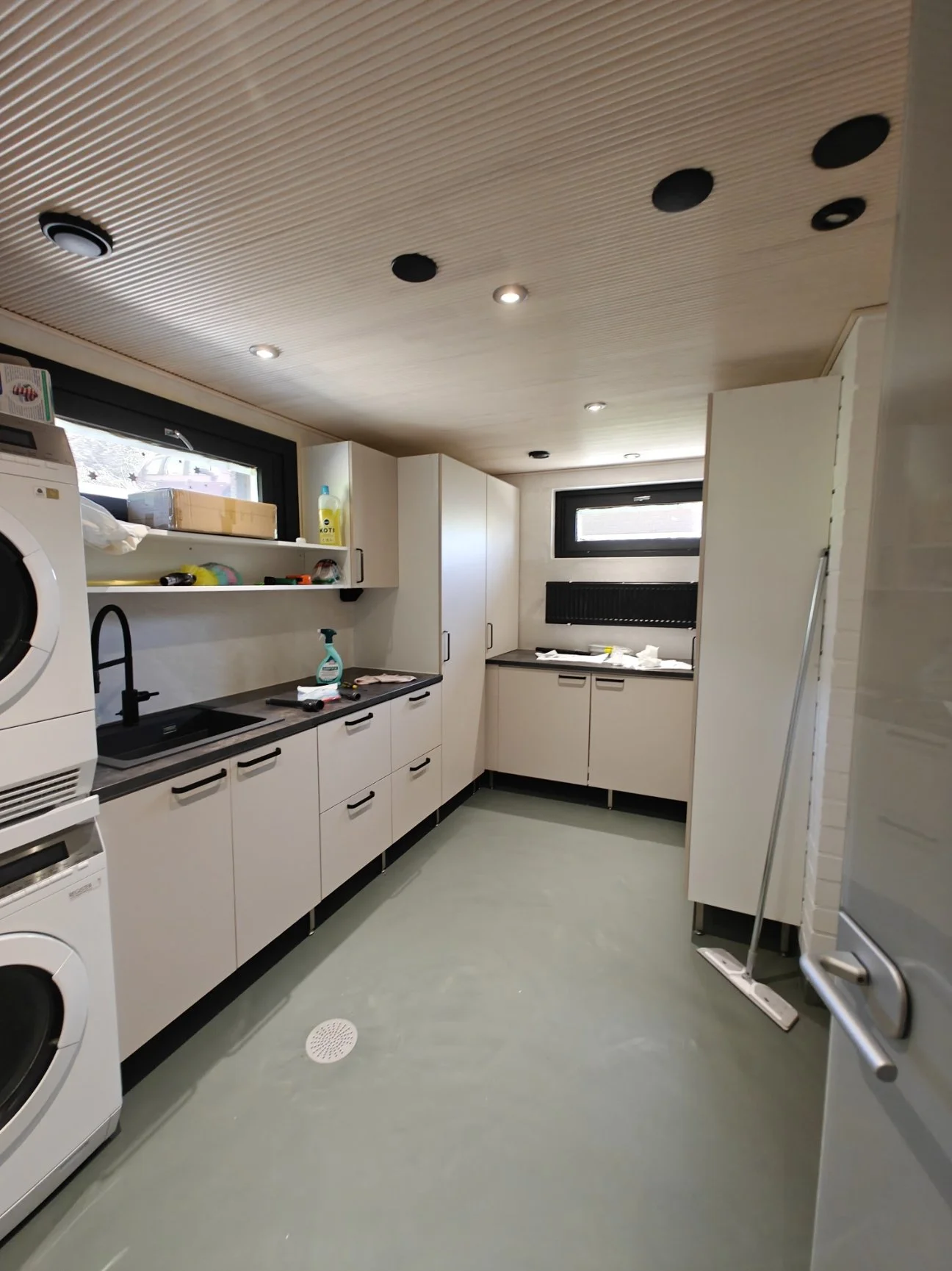 Basebeton kodari ja juliskan kalusteet.jpg