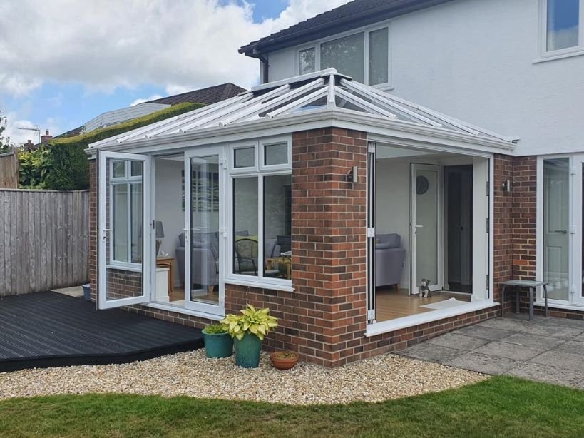 CONSERVATORY VS. EXTENSION: WHICH SHOULD YOU CHOOSE?