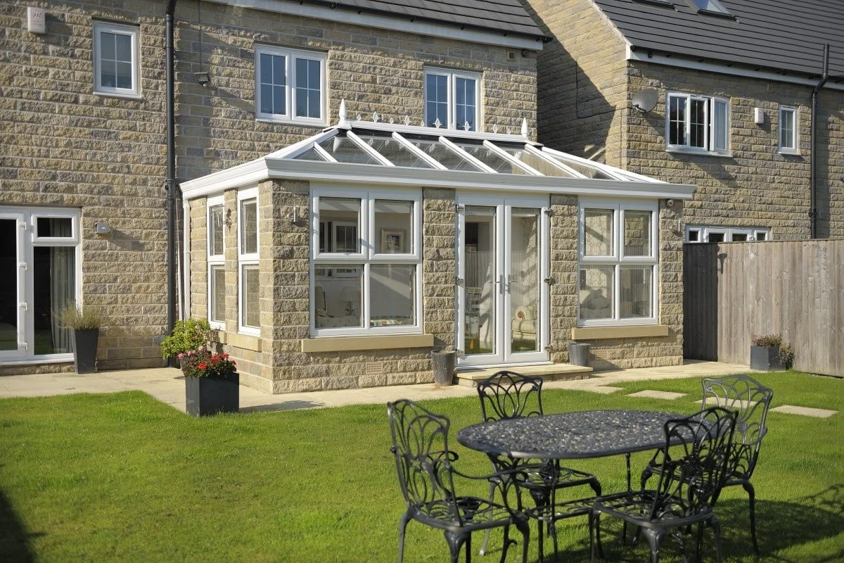THE DIFFERENCE BETWEEN A CONSERVATORY AND GARDEN ROOM