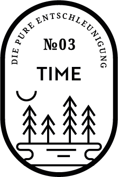 Das Bild zeigt ein schwarzes Logo mit dem Text 'SEKTION GERMANIA-SEE NO3 TIME' und grafischen Darstellungen von Tannenbäumen.
