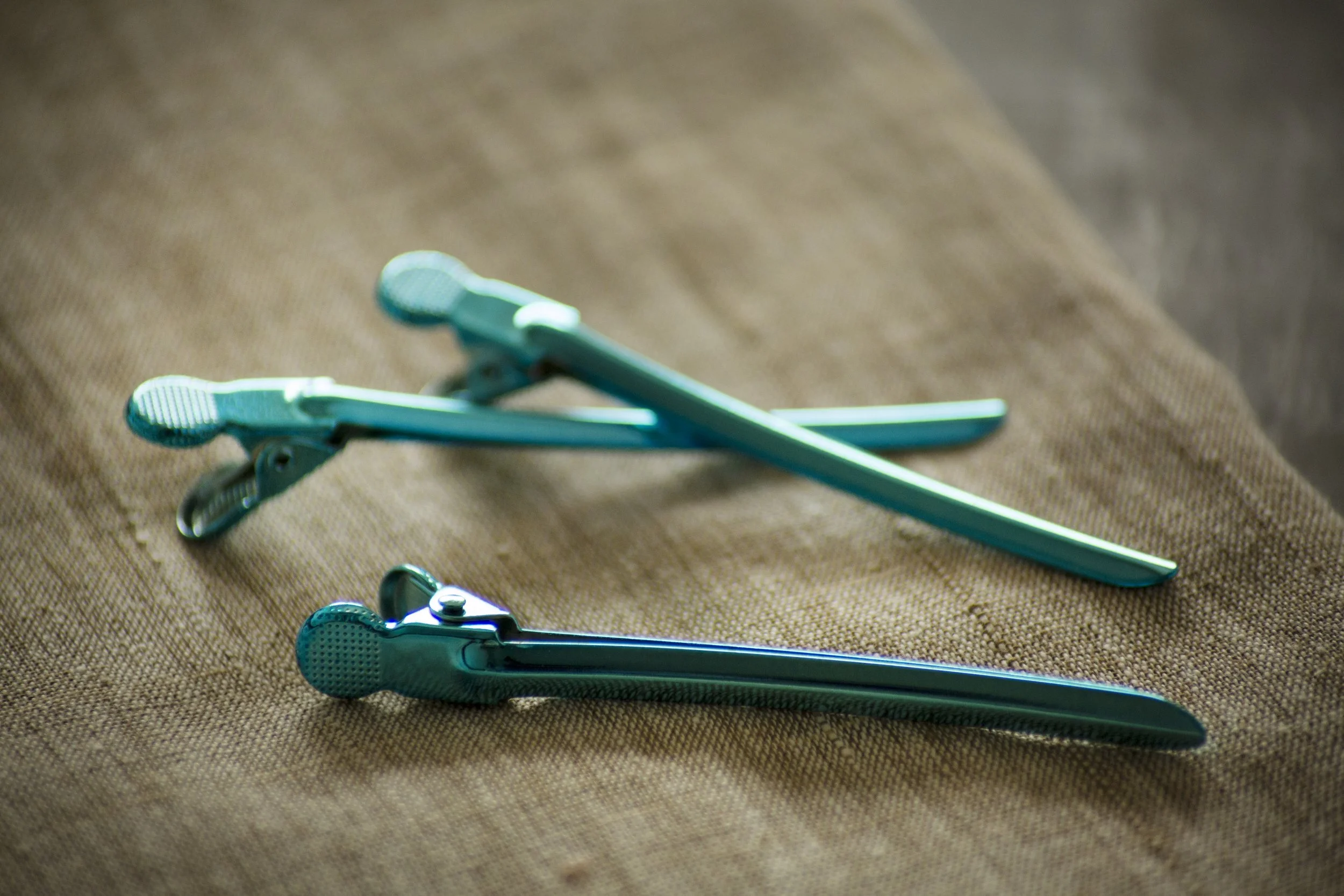 METAL SECTION CLIP.jpg