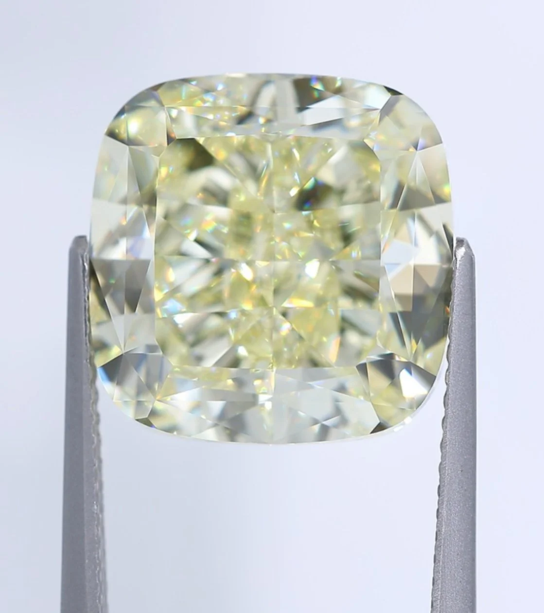 16.56 CUSHION Fancy Light Yellow VS1