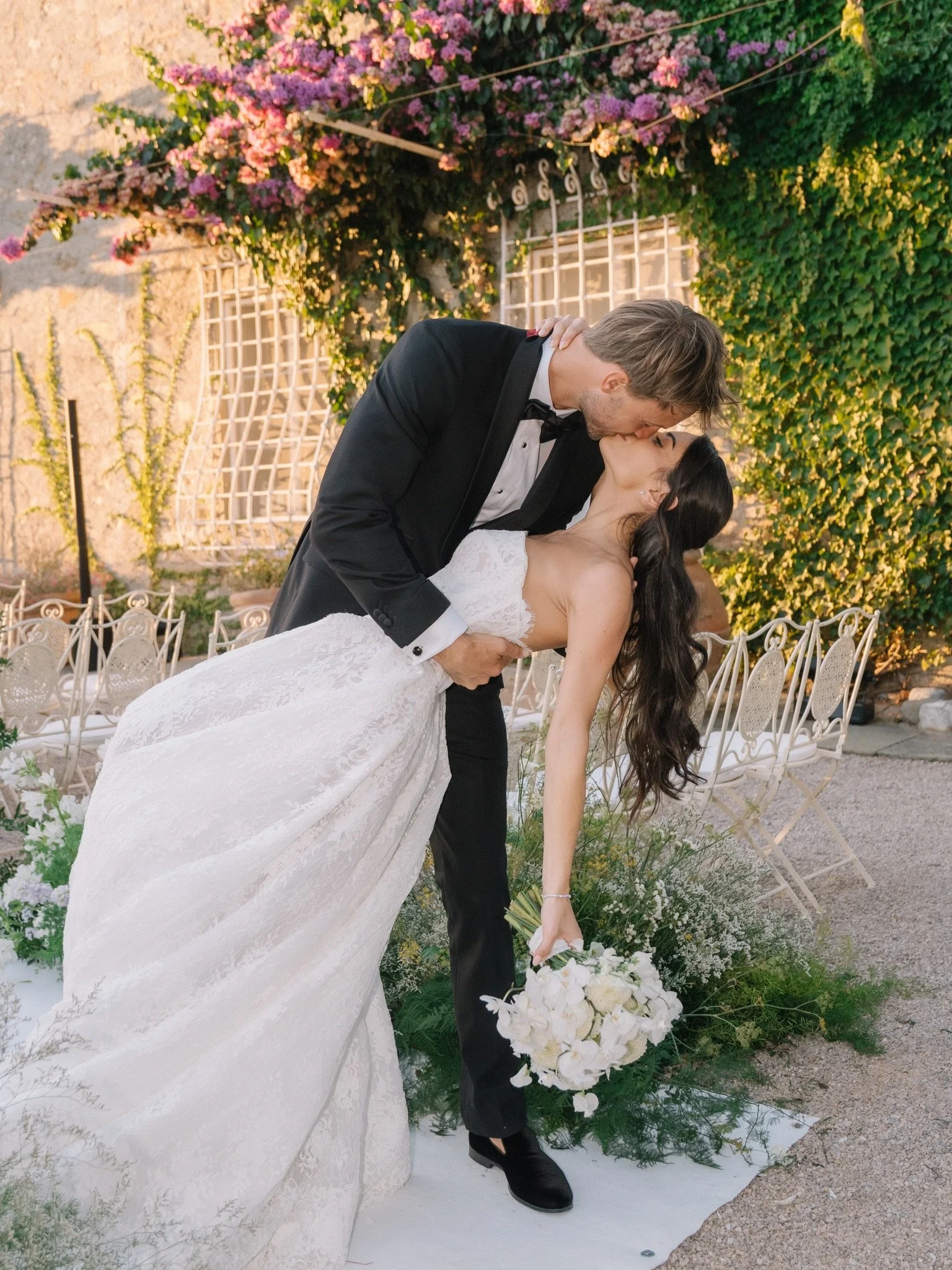 @jackieefer &amp; @dougrothfeldt thanks you for trusting me with such an important part of your day. Thank you for believing in my floral art, and for allowing me to bring your story to life through flowers.

Every detail we created together with @mo