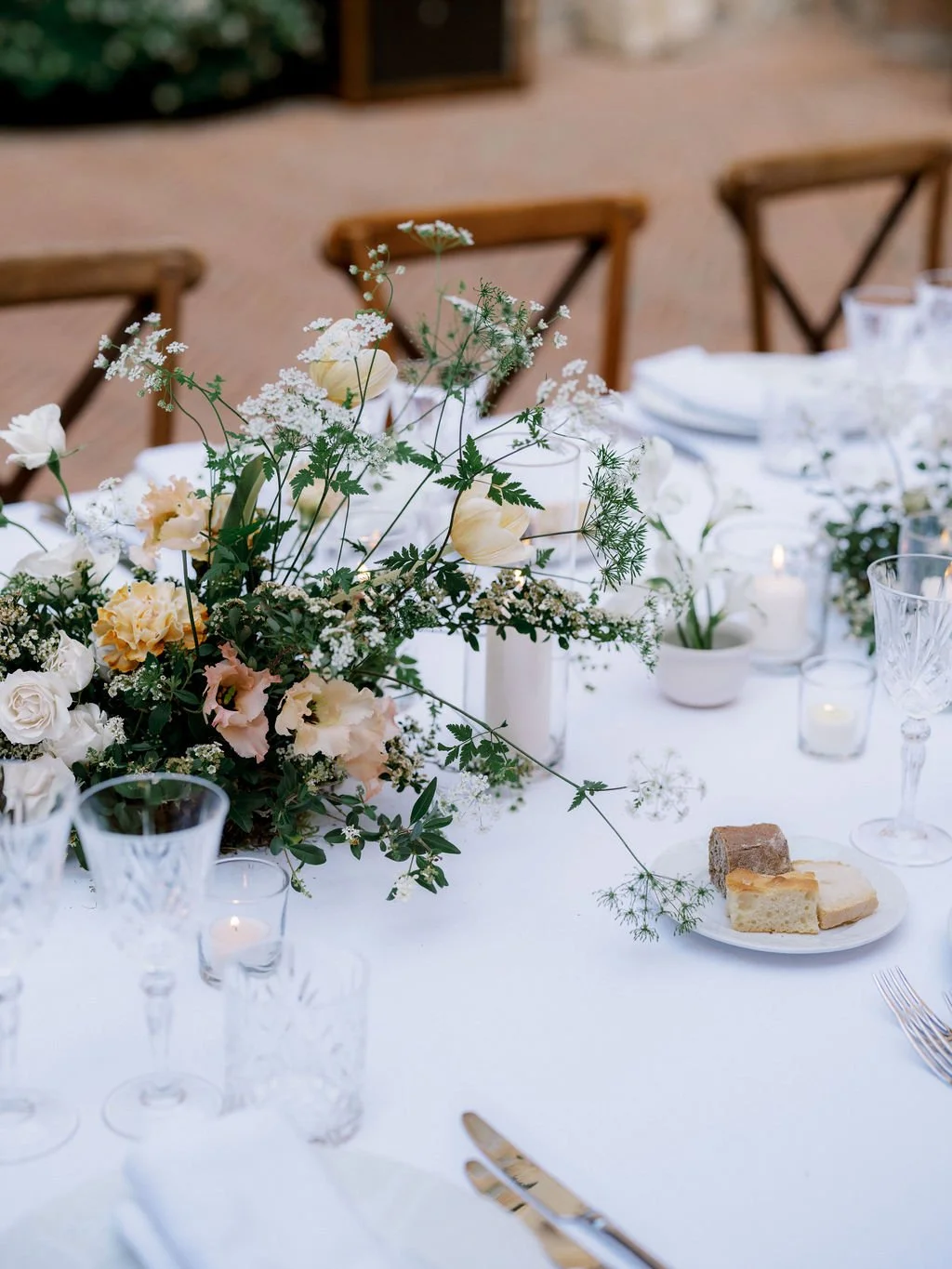 harvesia-floral-wedding-in-tuscany-floral-design-tablescape18.JPG