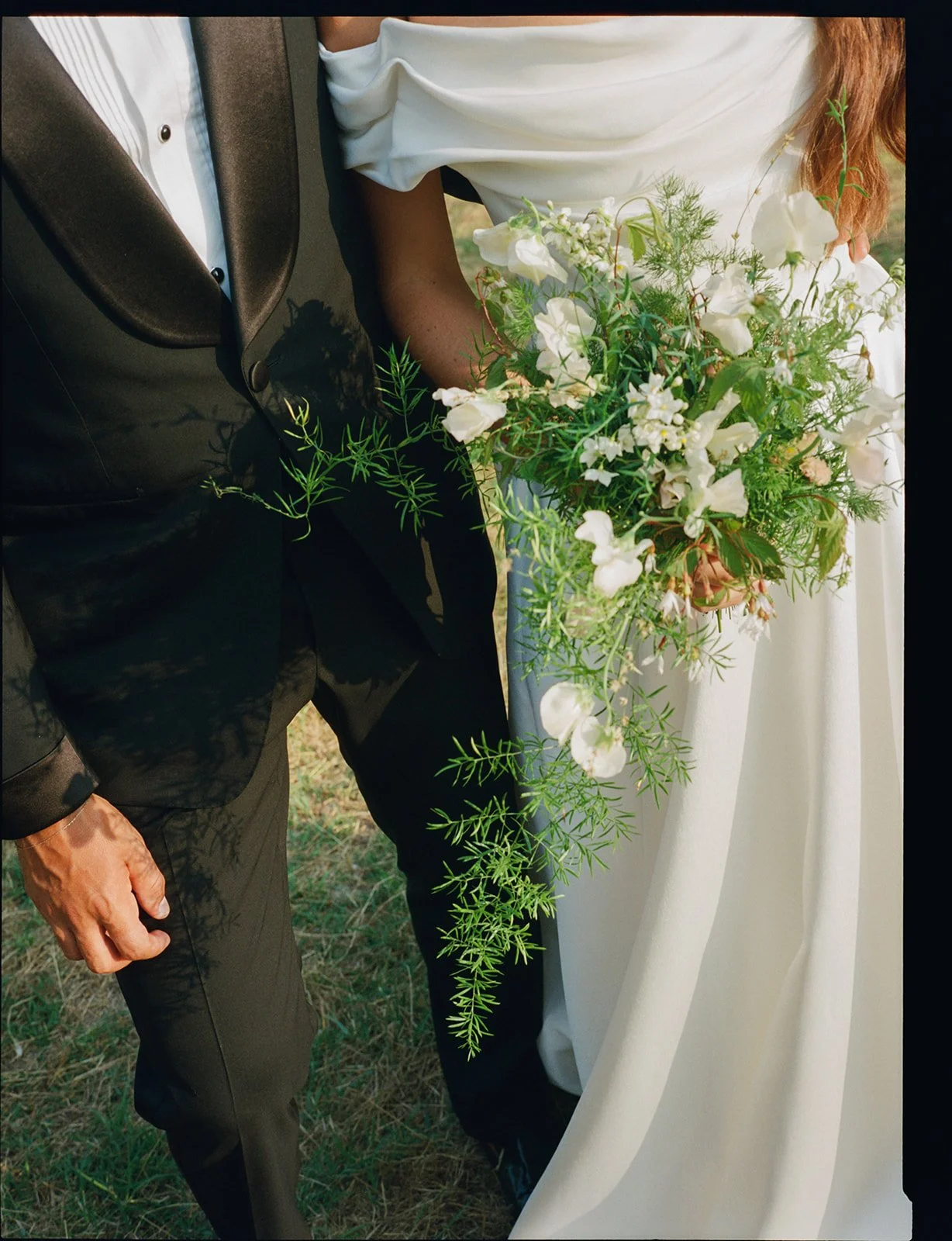 contemporary-wedding-in-tuscany-harvesia-floral-design-countryside-wedding-3.jpg