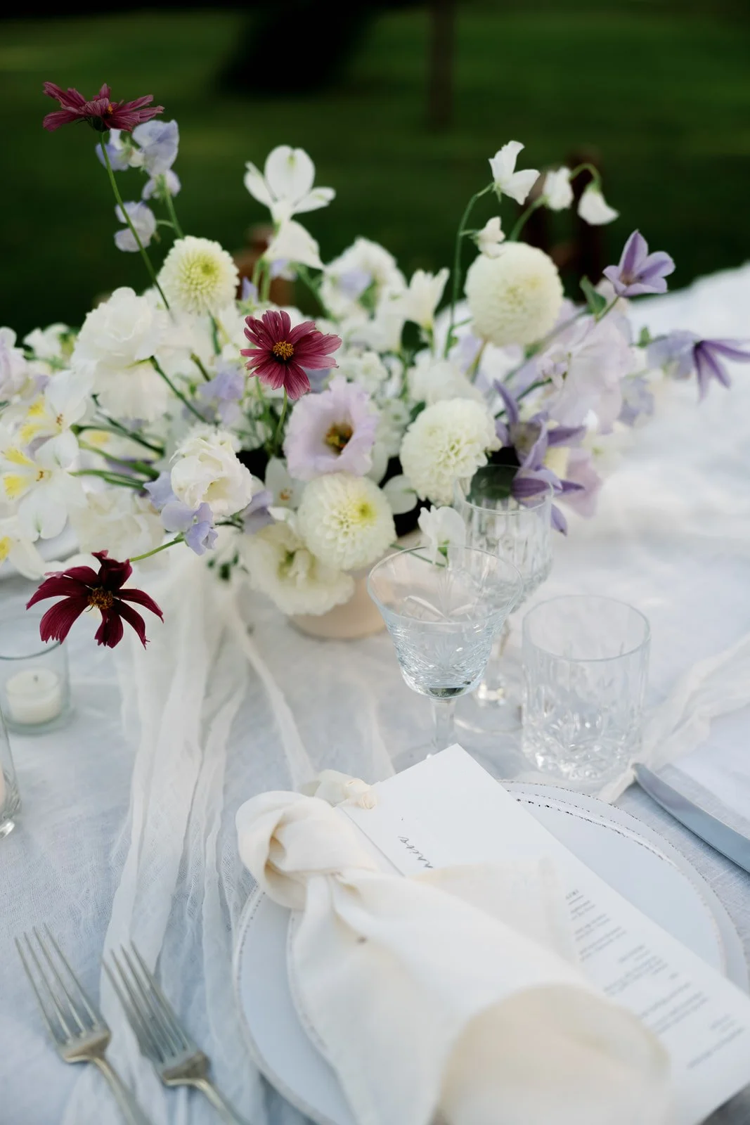 harvesia-floral-wedding-tuscany-al-fresco-dinner-tablescape25.jpg