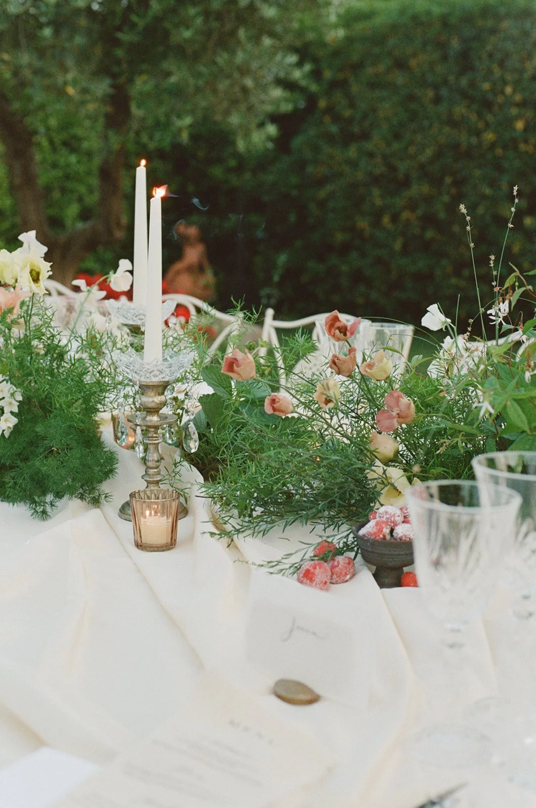 contemporary-wedding-in-tuscany-harvesia-floral-design-countryside-wedding-42.jpg