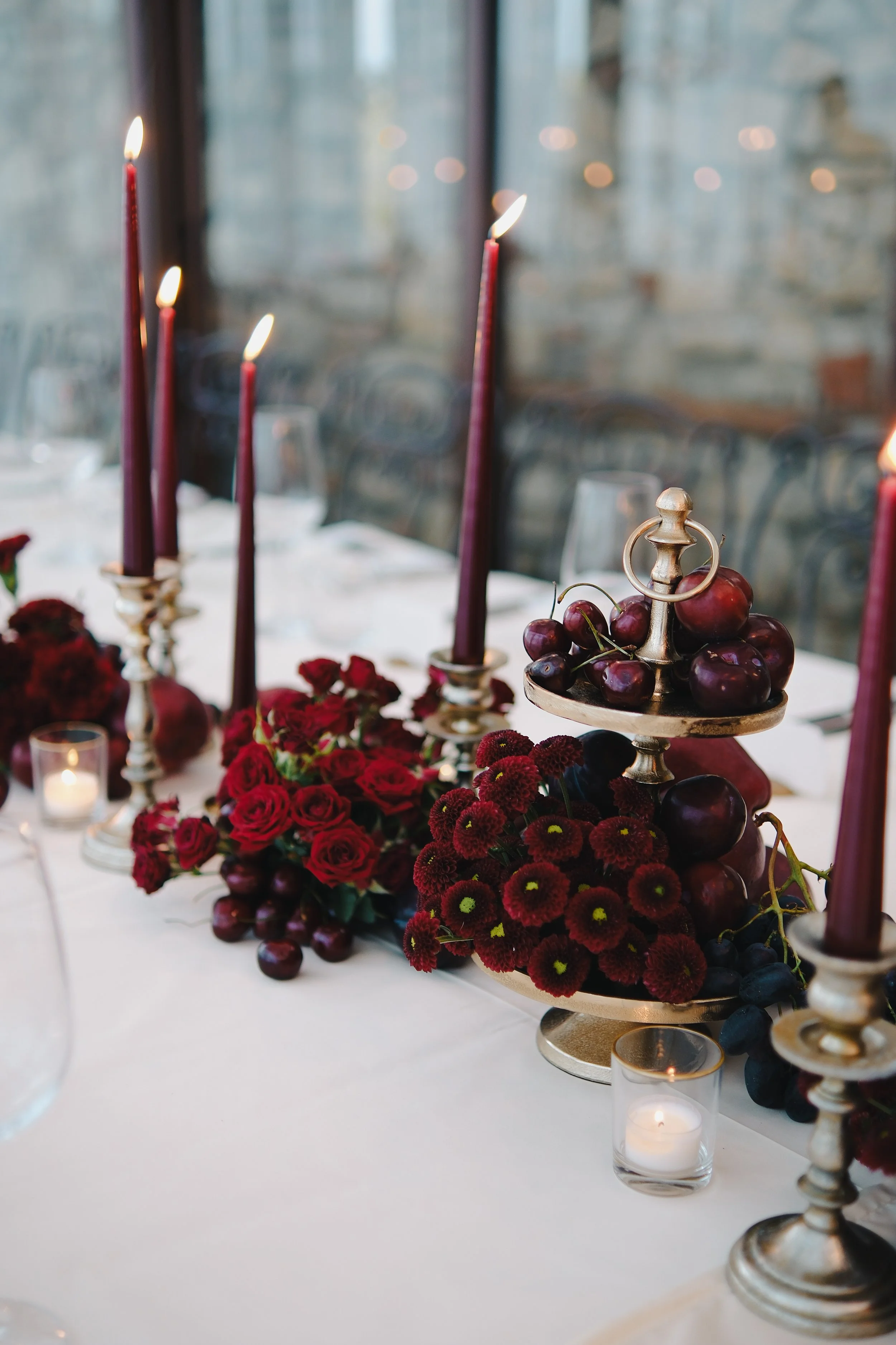 harvesia-floral-red-table-setting-dinner-vintage-styling-wedding-tuscany-10.jpg