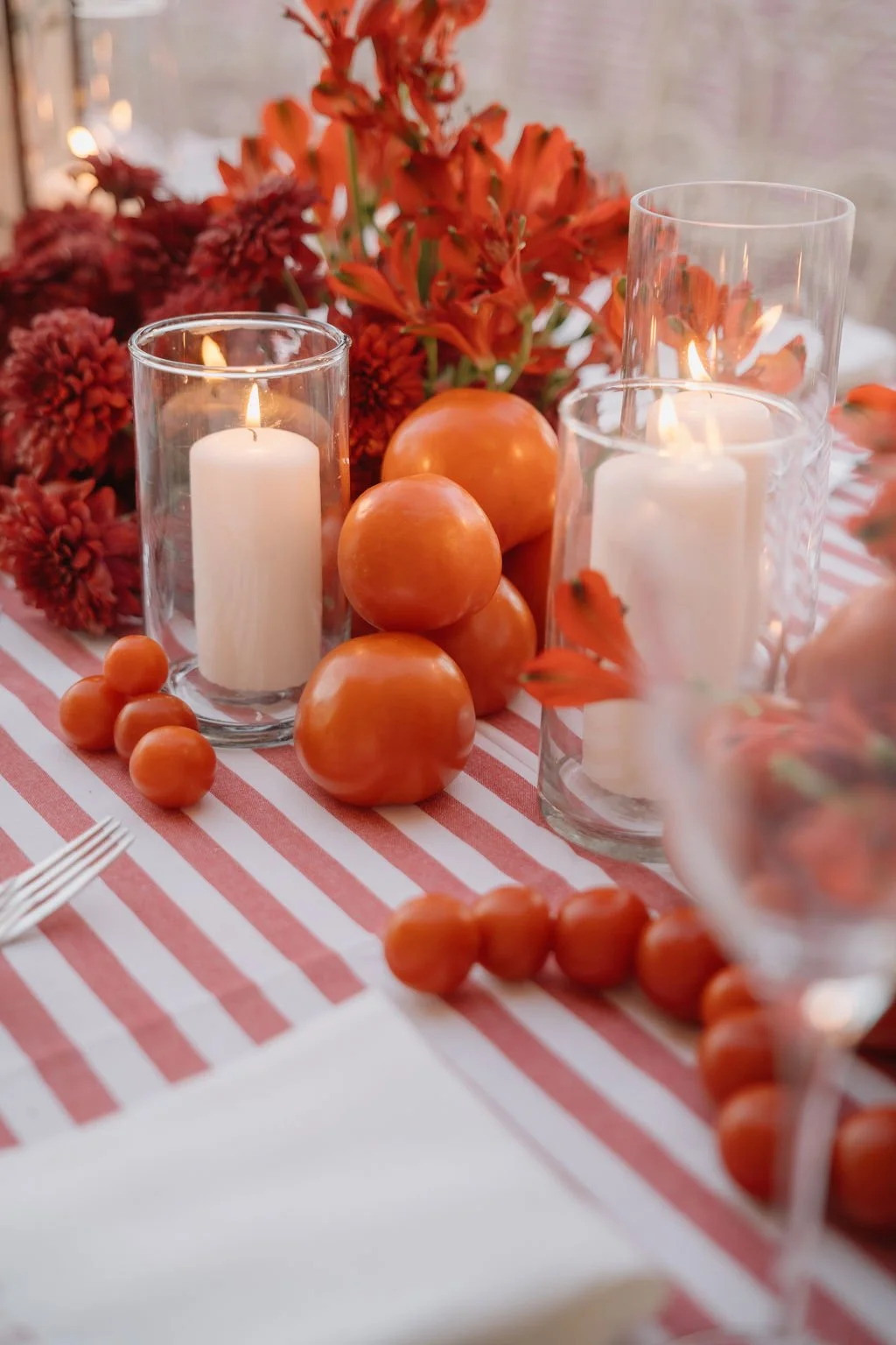 contemporary-red-welcome-dinner-tomatoes-arrangements-harvesia-floral-design-tuscany-argentario-34.jpg