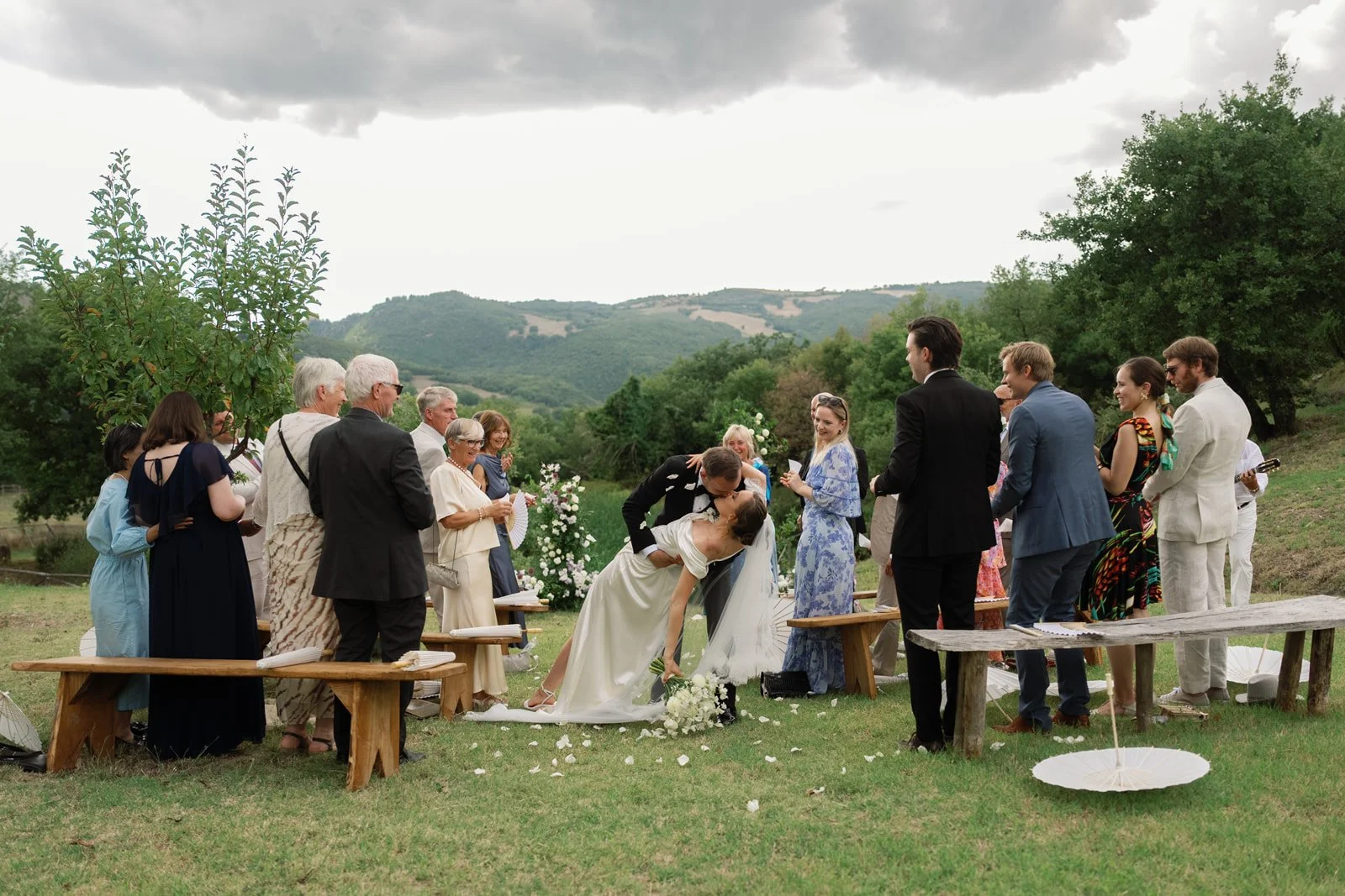 harvesia-floral-wedding-tuscany-al-fresco-dinner-tablescape7.jpg