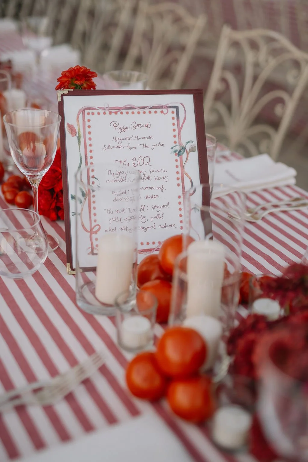 contemporary-red-welcome-dinner-tomatoes-arrangements-harvesia-floral-design-tuscany-argentario-8.jpg