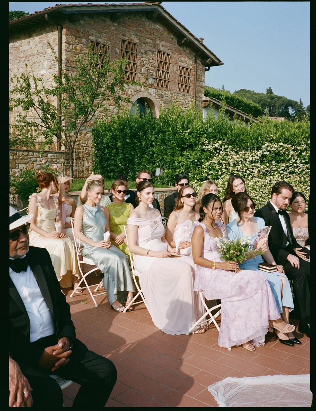 contemporary-wedding-in-tuscany-harvesia-floral-design-countryside-wedding-13.jpg