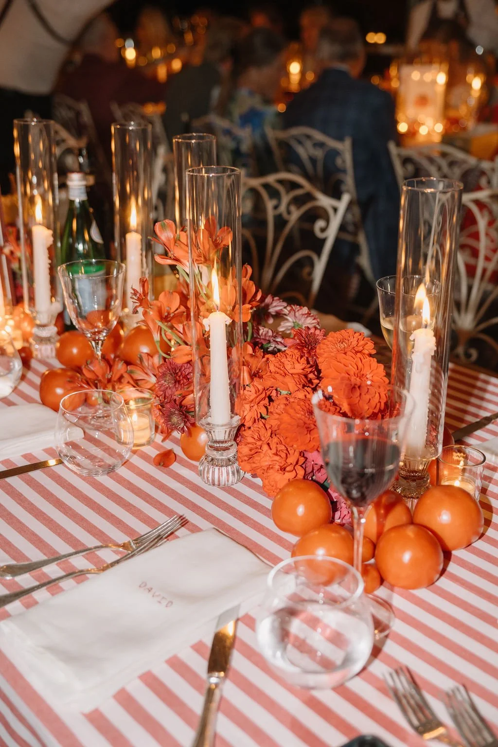 contemporary-red-welcome-dinner-tomatoes-arrangements-harvesia-floral-design-tuscany-argentario-47.jpg