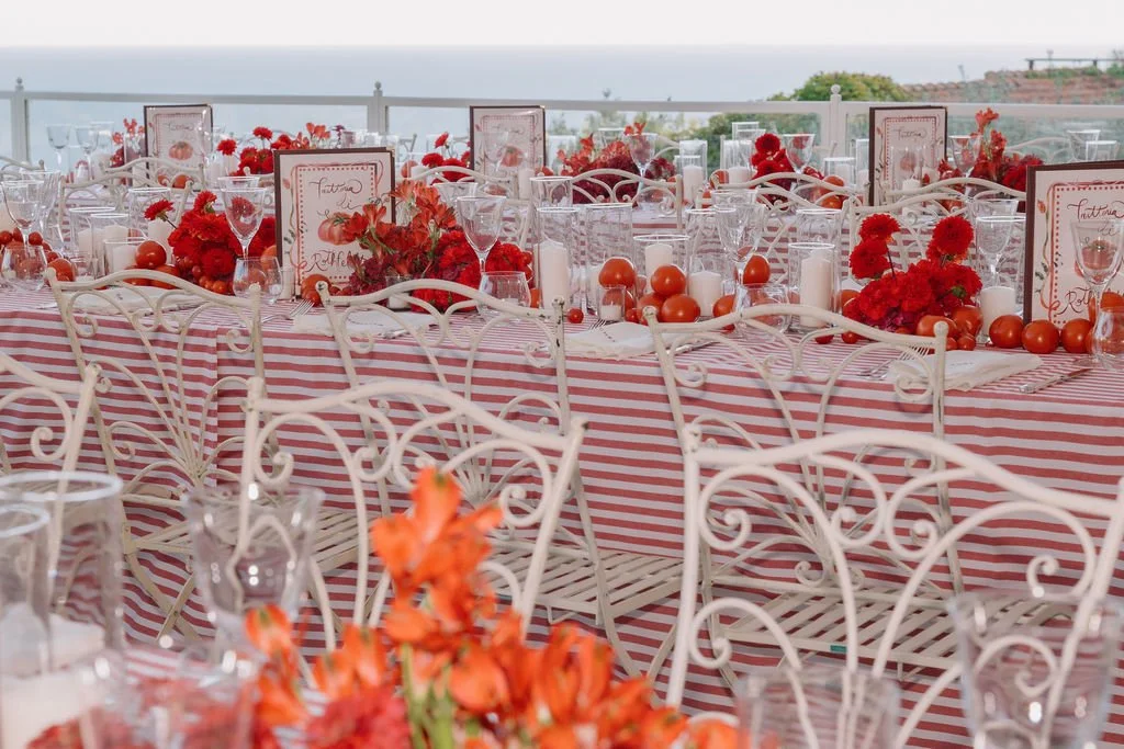 contemporary-red-welcome-dinner-tomatoes-arrangements-harvesia-floral-design-tuscany-argentario-6.jpg