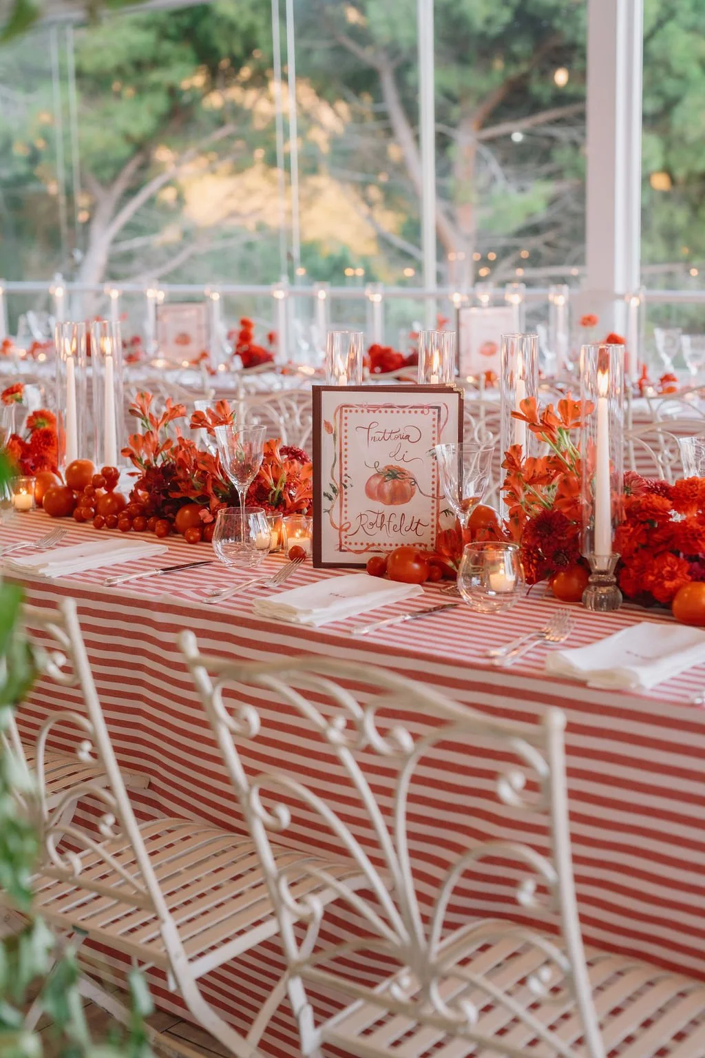 contemporary-red-welcome-dinner-tomatoes-arrangements-harvesia-floral-design-tuscany-argentario-37.jpg