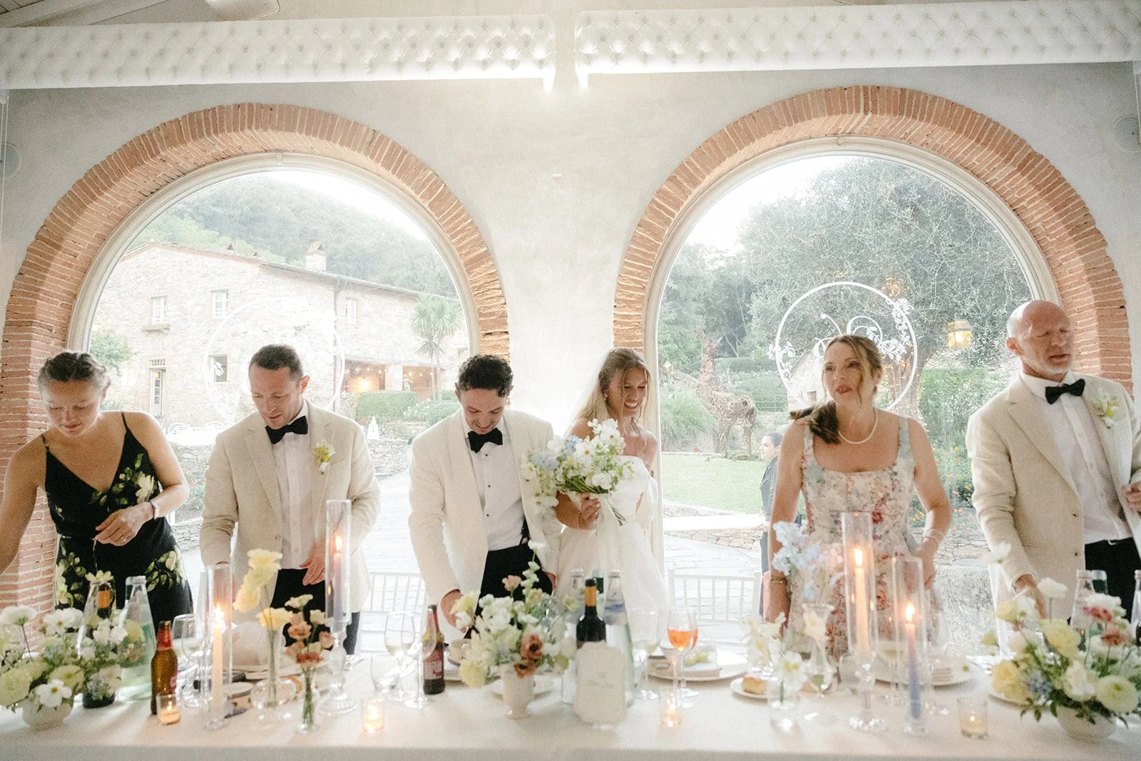harvesia-floral-destination-wedding-in-italy-tuscany-white-wedding-ceremony49.jpg