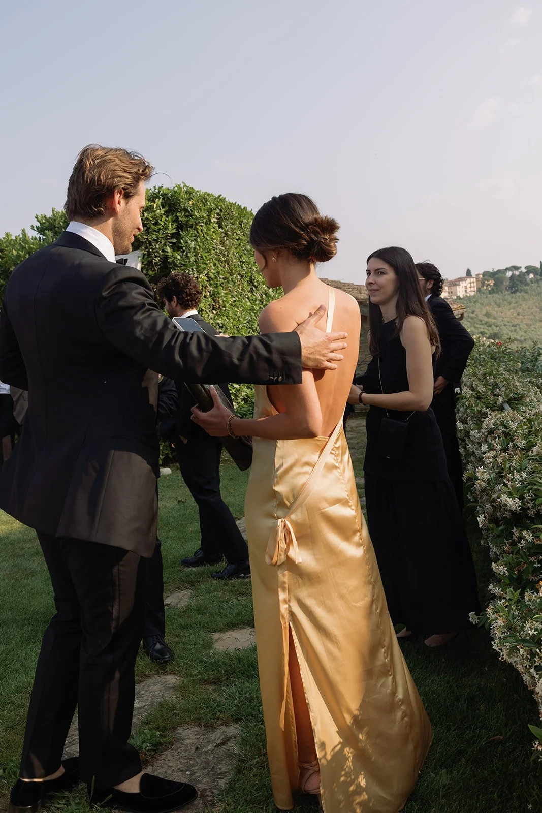 contemporary-wedding-in-tuscany-harvesia-floral-design-countryside-wedding-62.jpg