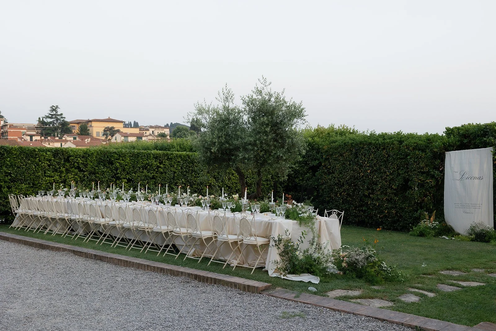 contemporary-wedding-in-tuscany-harvesia-floral-design-countryside-wedding-77.jpg