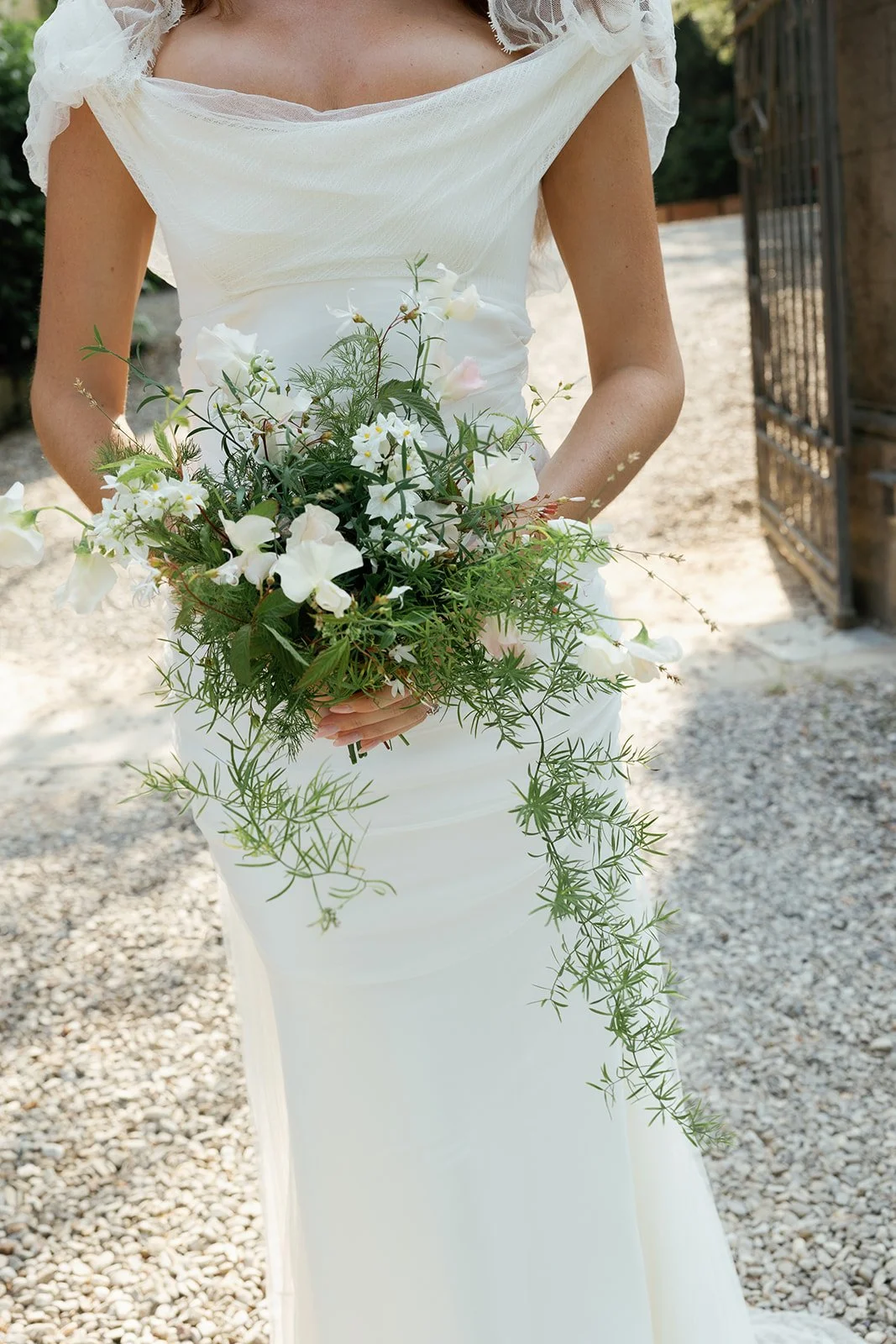 contemporary-wedding-in-tuscany-harvesia-floral-design-countryside-wedding-54.jpg