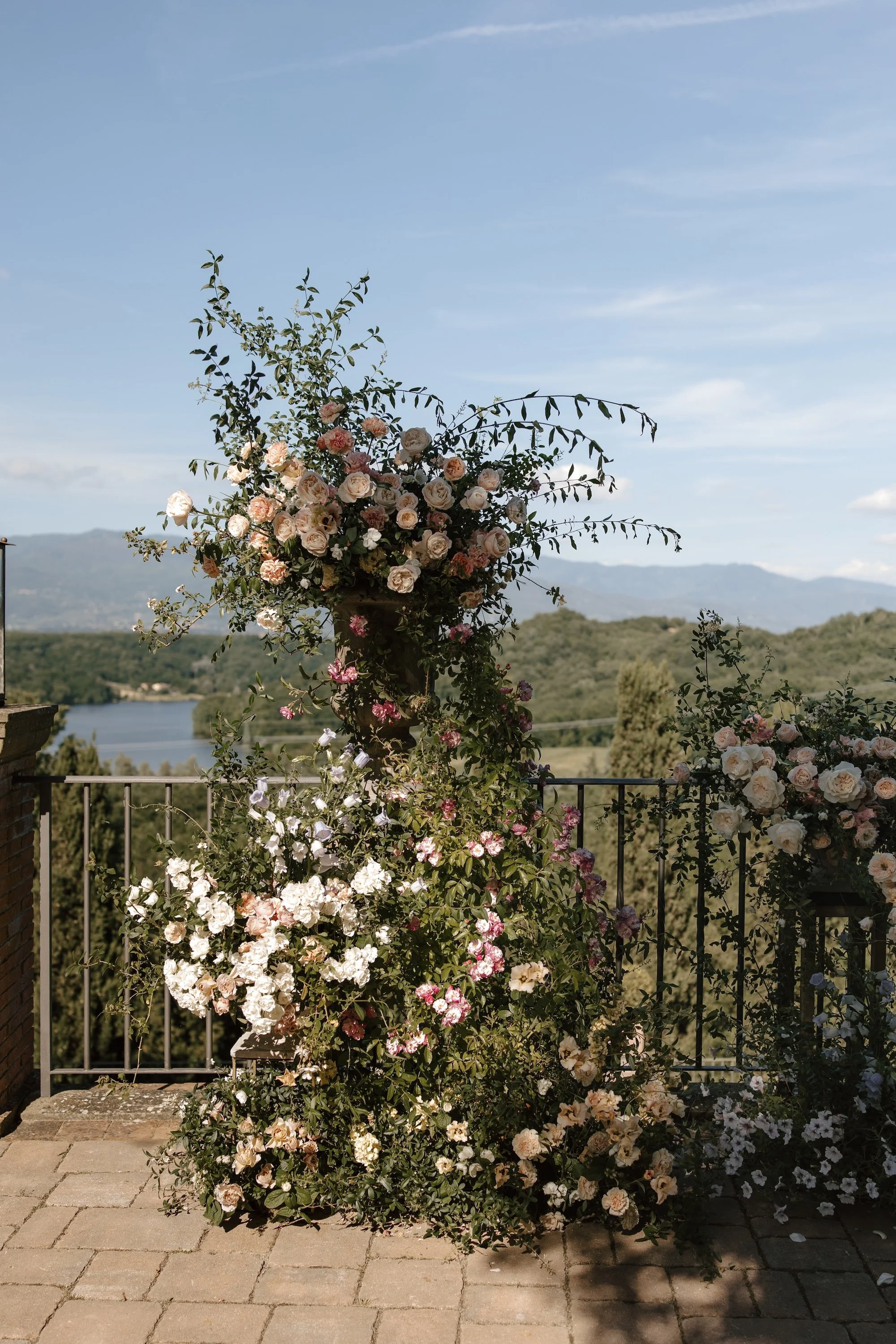 luxury-wedding-tuscany-natural-floral-design-harvesia-3.jpg