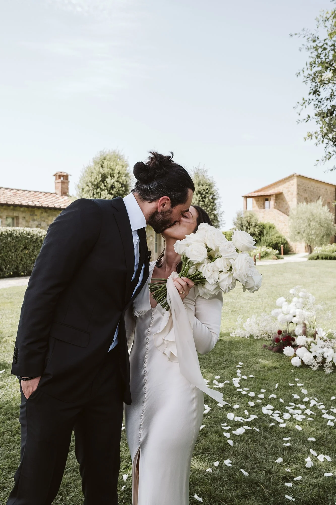 harvesia-floral-intimate-wedding-italy-tuscany-floral-design-bouquet7.jpg