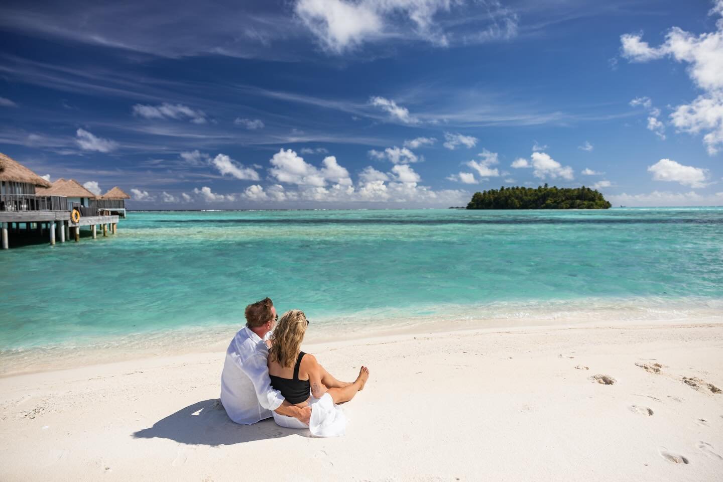 Stellt euch vor:

ein einsamer Strand, t&uuml;rkisblaues Meer, zwei Menschen, die nur einander brauchen, einander genie&szlig;en.

Genau solche Momente schaffen wir bei Lovebirds Travel - mit individuell geplanten Romantik-Reisen voller Gef&uuml;hl u