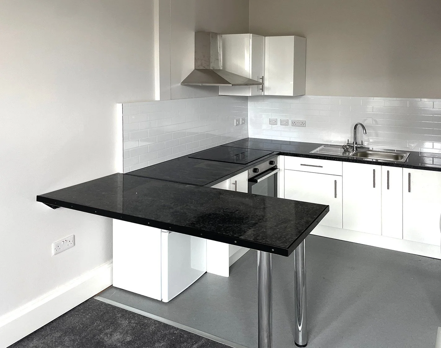 Flat 1 295 Brownhill Road_kitchen.jpg