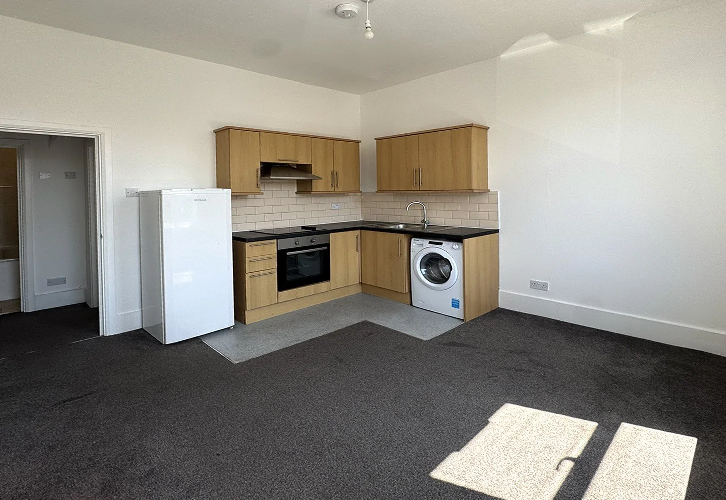 Flat 4 293 Brownhill Road_kitchen2.jpg