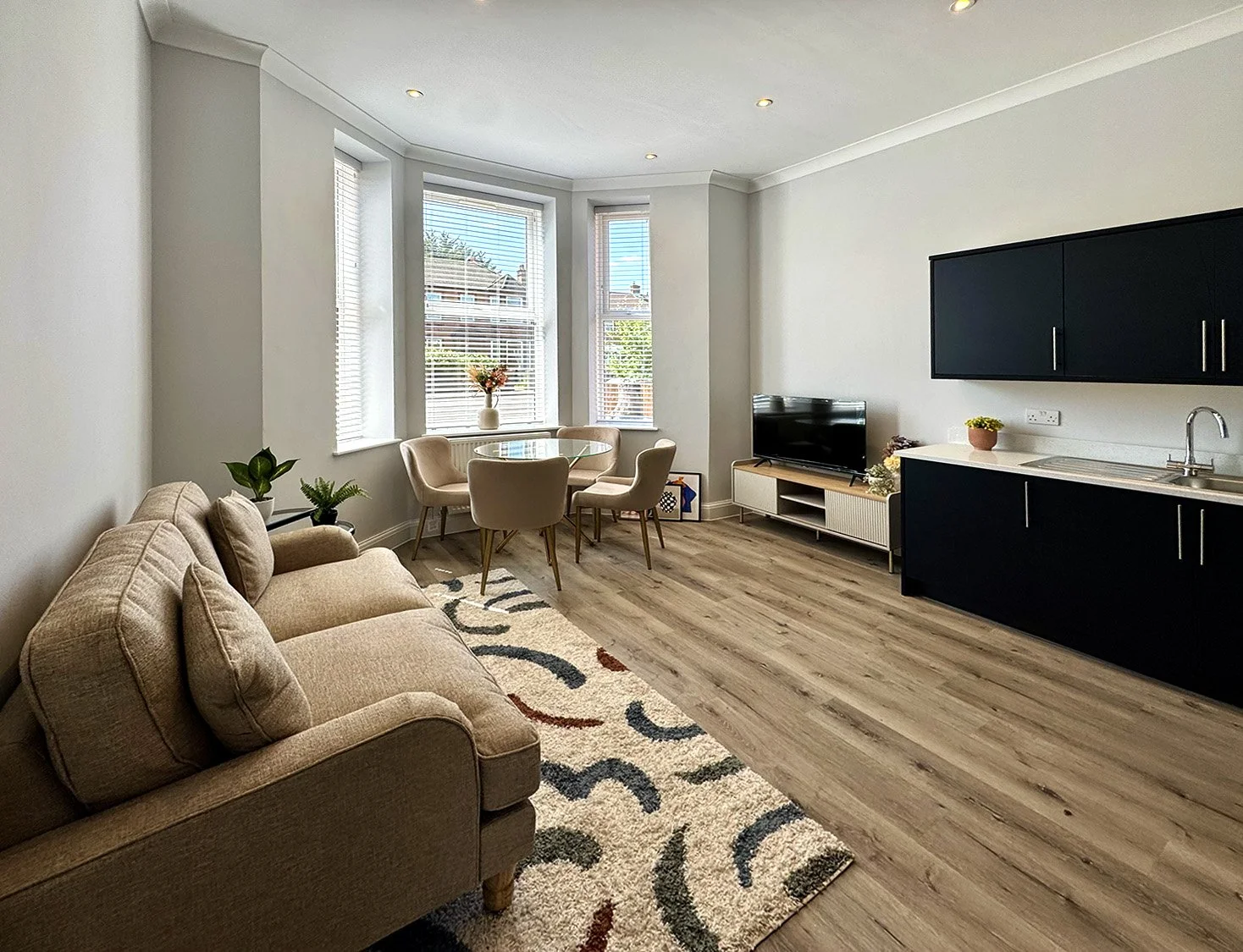 Flat 1 293 Brownhill Road_kitchen living.jpg