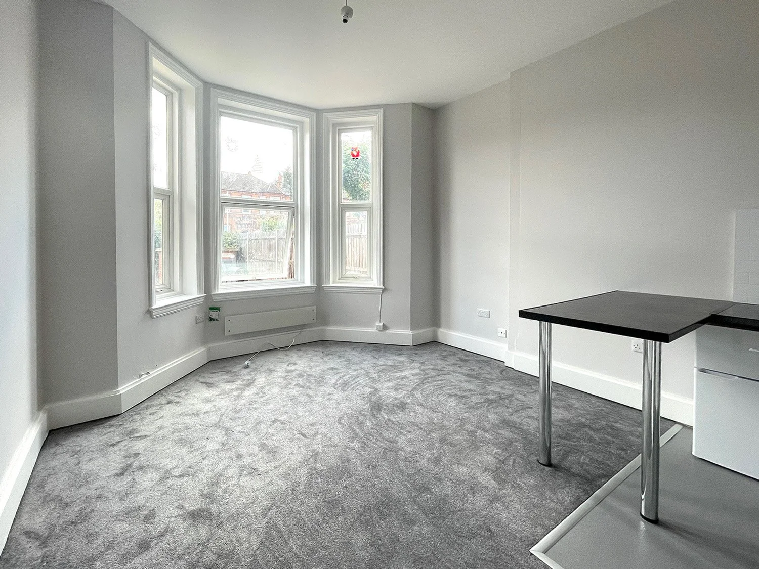 Flat 1 295 Brownhill Road_livign room.jpg