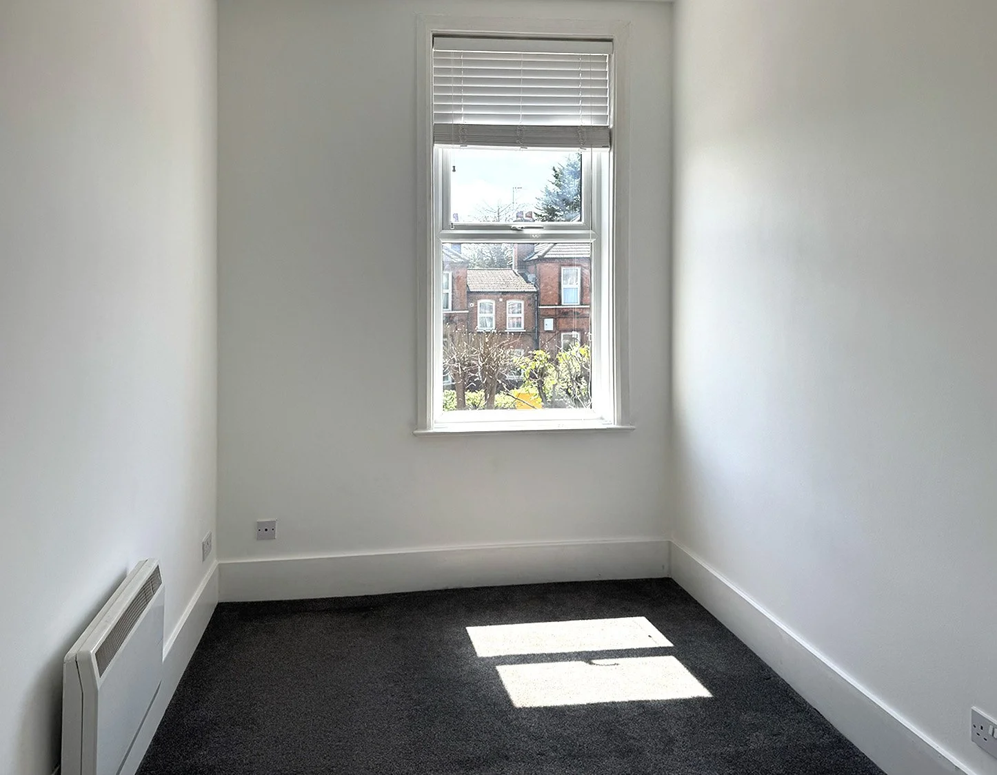 Flat 4 293 Brownhill Road_bedroom.jpg