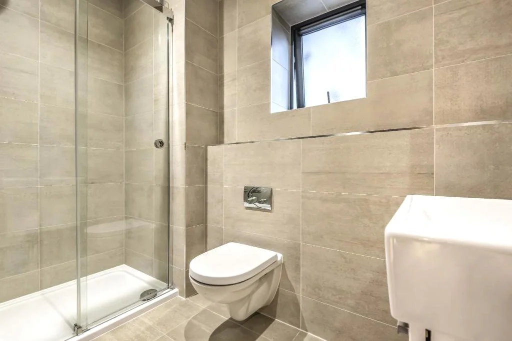 Red tree apartments_bathroom2.jpg