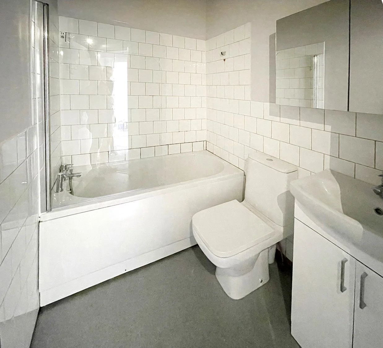 Flat 1 295 Brownhill Road_bathroom.jpg