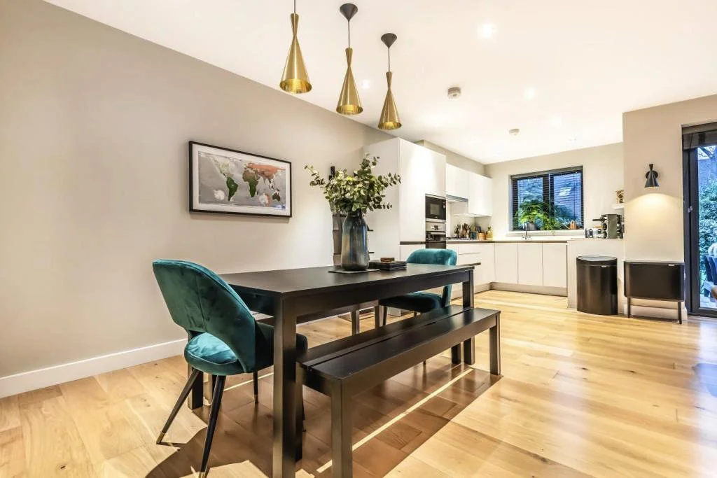 Red tree apartments_kitchen.jpg