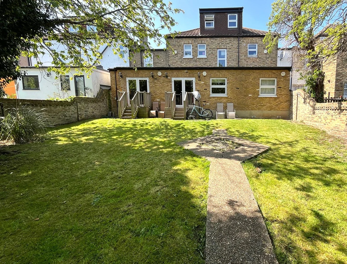 121A Wellmeadow_back garden.jpg