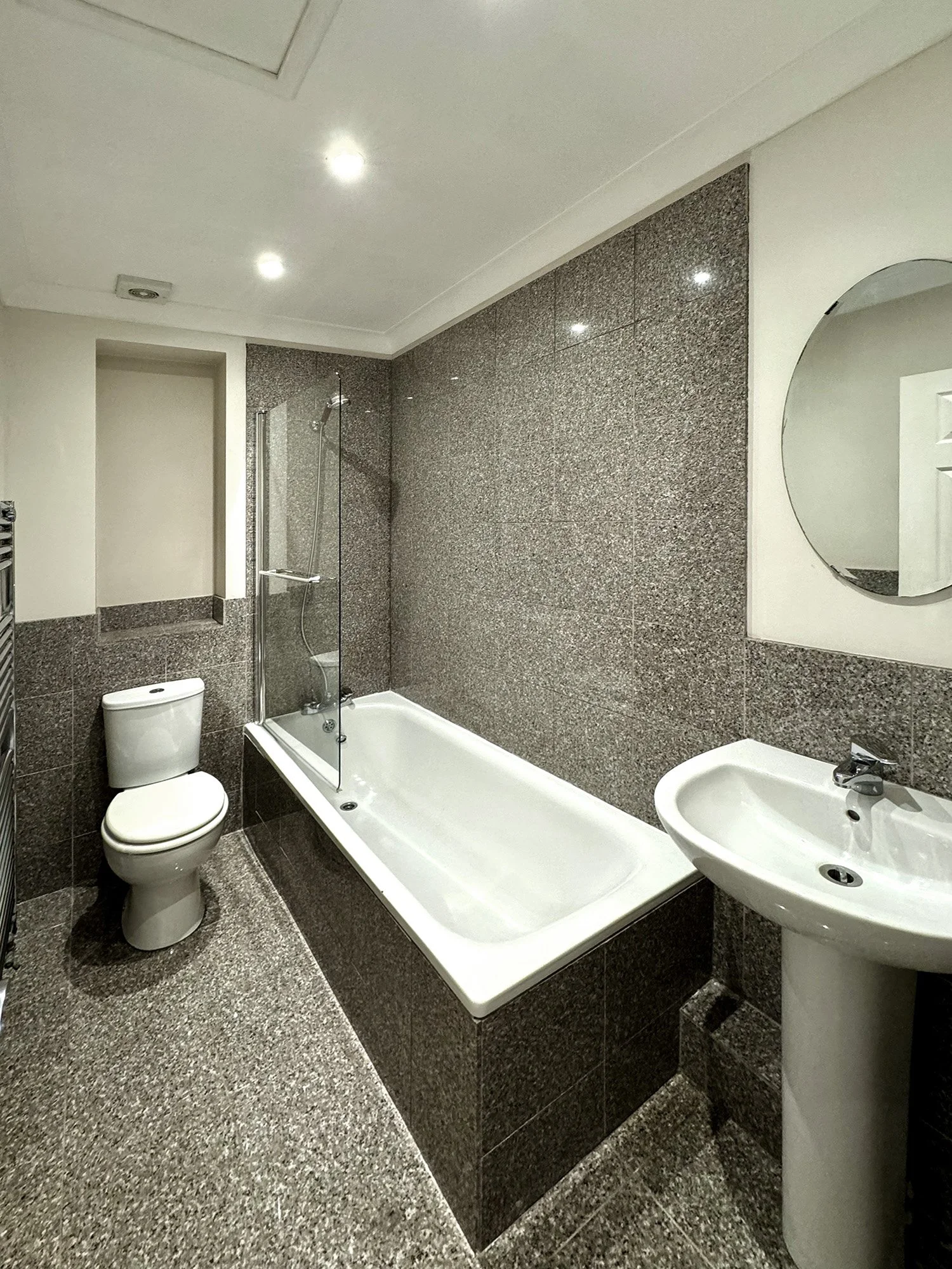 121A Wellmeadow road_bathroom.jpg