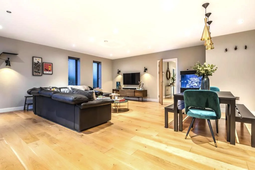 Red tree apartments_living2.jpg