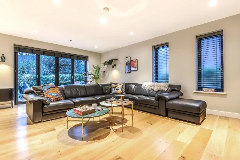 Red tree apartments_living.jpg